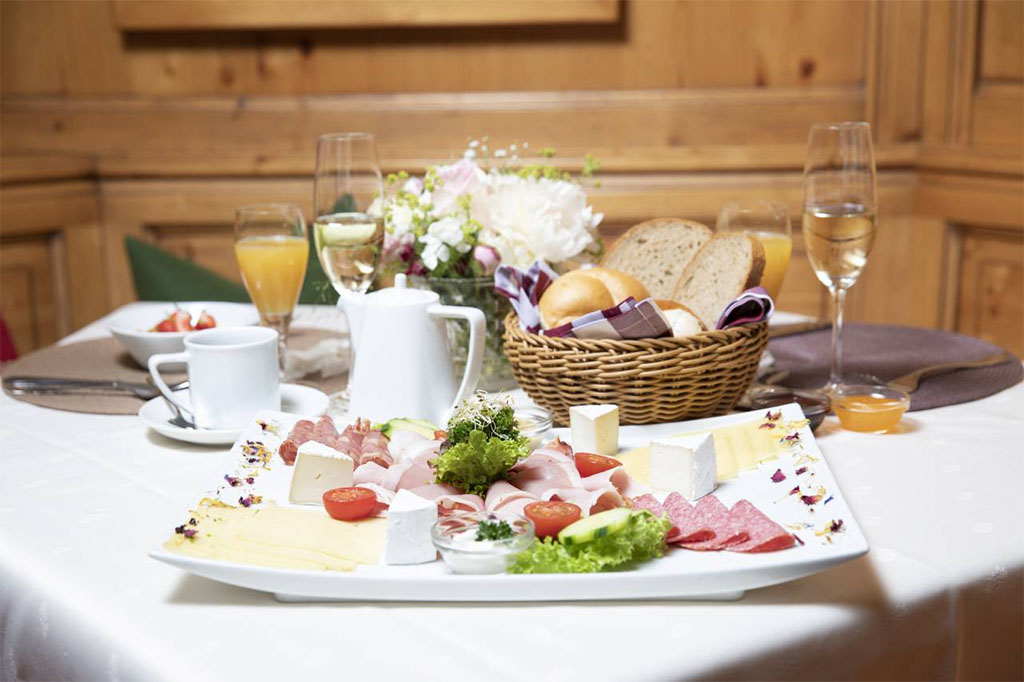 Frühstück - Hotel****s Der Kirchenwirt, Reith/Alpbachtal/Tirol/Österreich