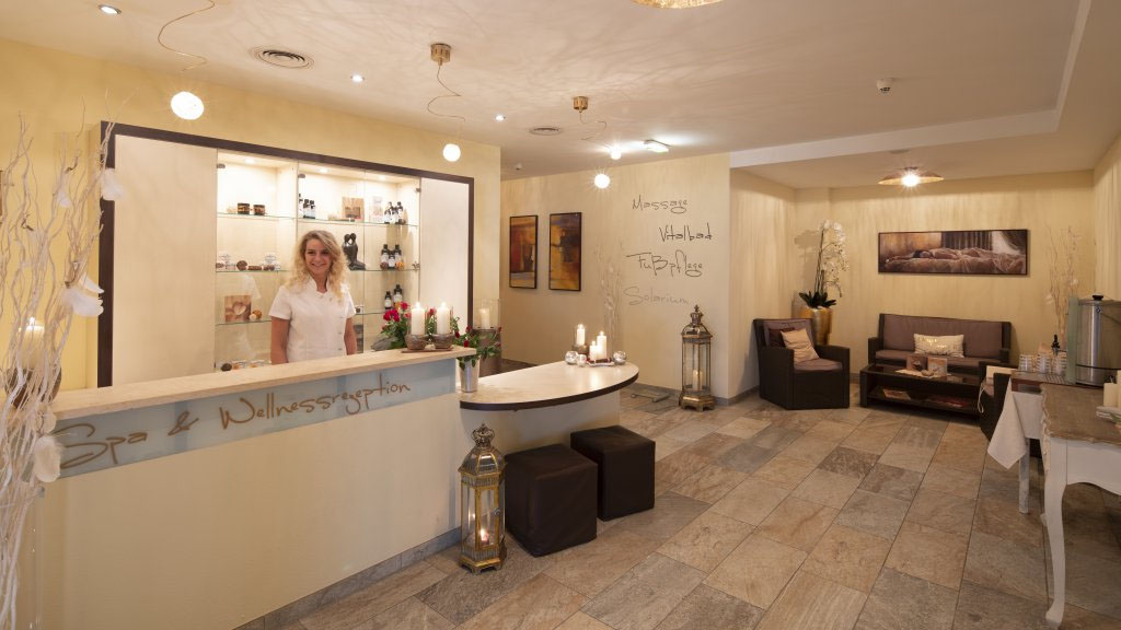 Rezeption Wellness & Spa - Hotel****s Der Kirchenwirt, Reith/Alpbachtal/Tirol/Österreich